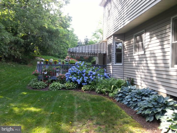 200 Ravenwood Road Exton, PA 19341 - Photo 23 of 25 Side Yard