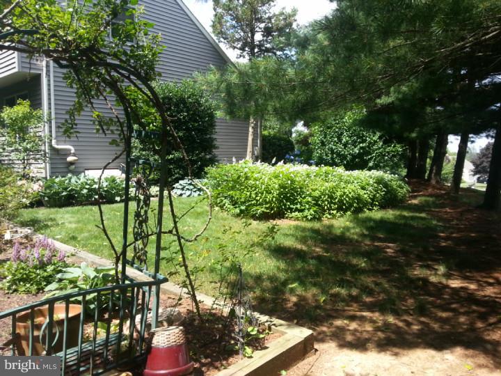 200 Ravenwood Road Exton, PA 19341 - Photo 25 of 25 Garden