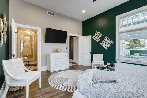 $1,174,000 | 1210 Broadway Avenue J, Galveston, TX 77550