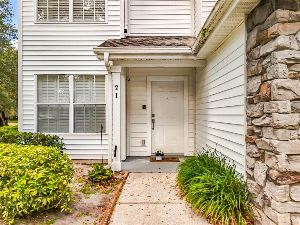 1050 Loch Vail, Unit 21 Apopka, FL 32712 - Photo 4 of 46 a front view of a house with a garden