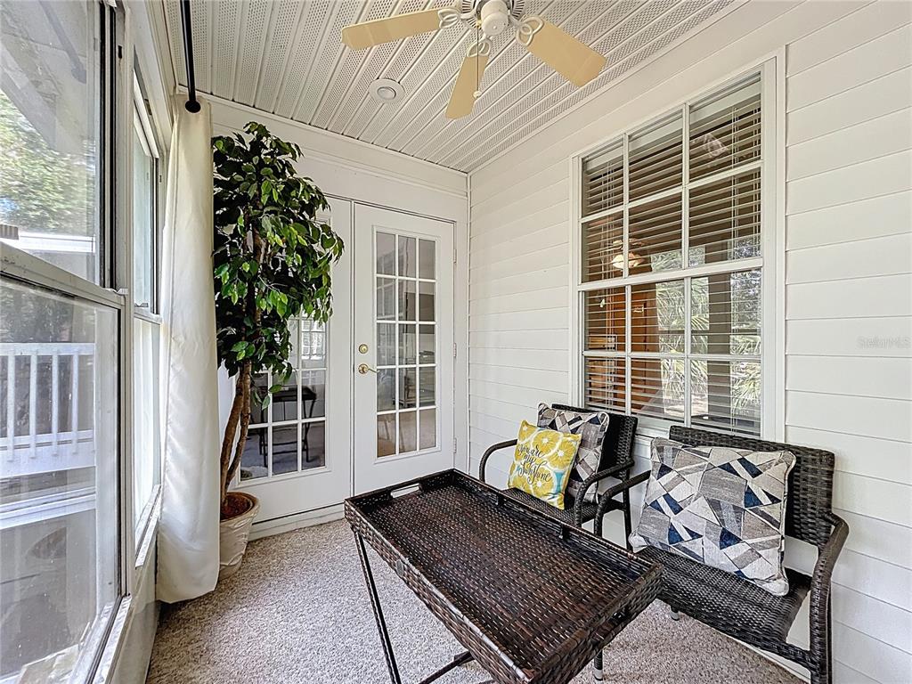 1050 Loch Vail, Unit 21 Apopka, FL 32712 - Photo 41 of 46 a living room with furniture and a potted plant