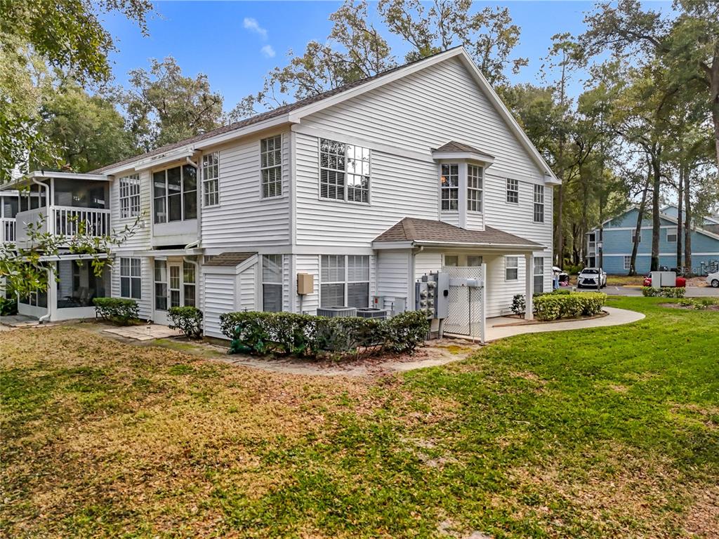 1050 Loch Vail, Unit 21 Apopka, FL 32712 - Photo 43 of 46 a front view of a house with a yard