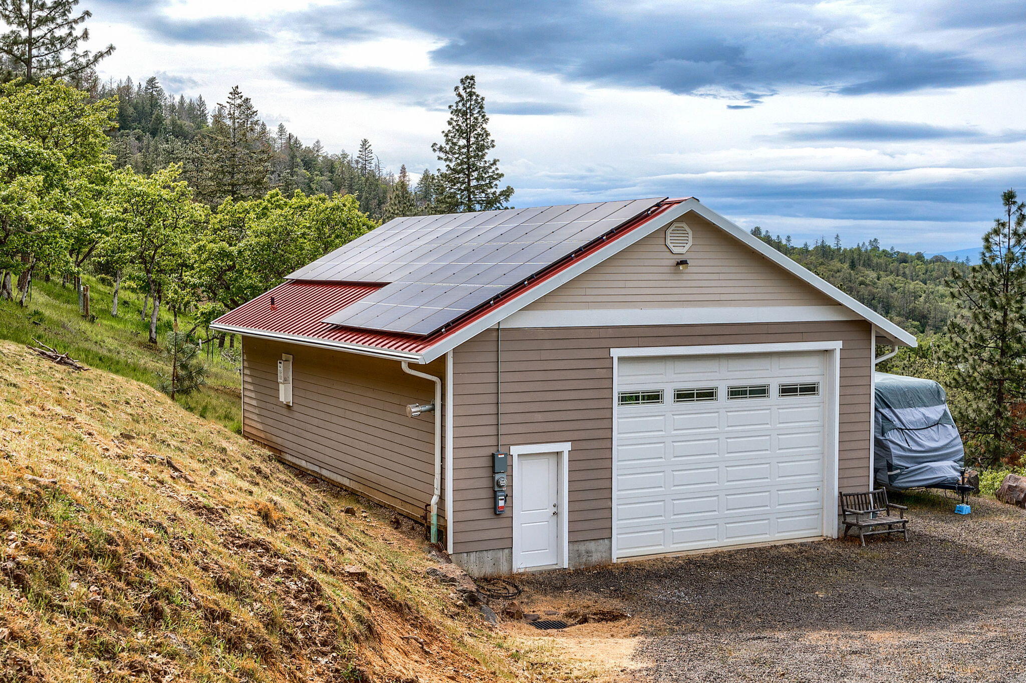 1011 Wren Ridge Drive Eagle Point, OR 97524 - Photo 6 of 89 Shop - Solar Panel Array - 29 Panel system