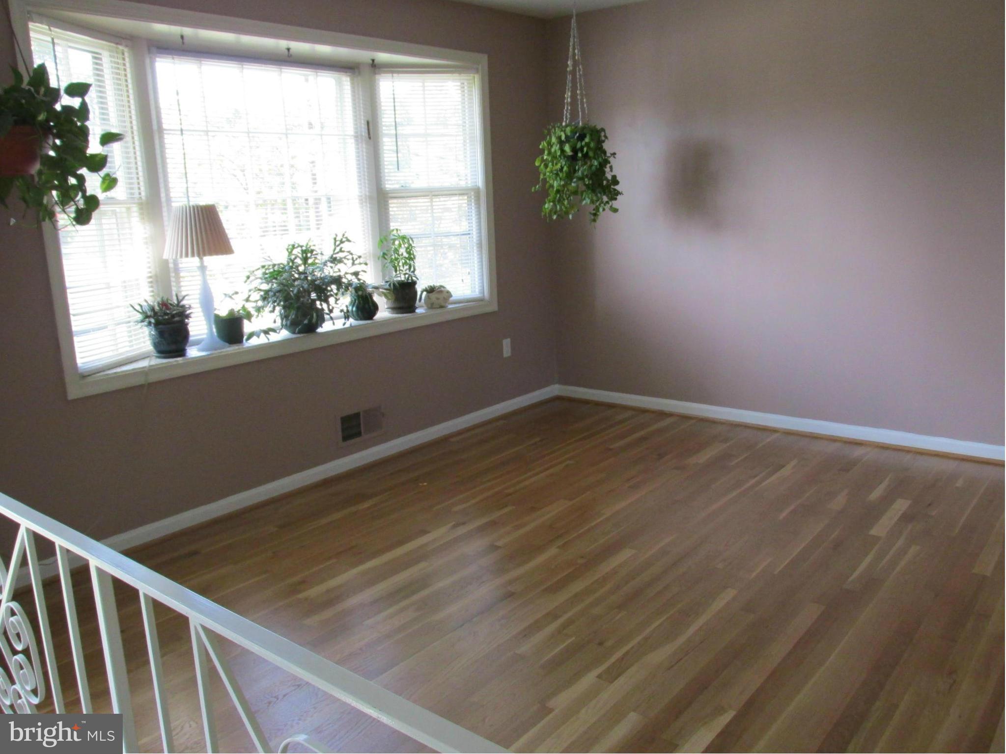2304 Musgrove Road Silver Spring, MD 20904 - Photo 4 of 28 Living Room