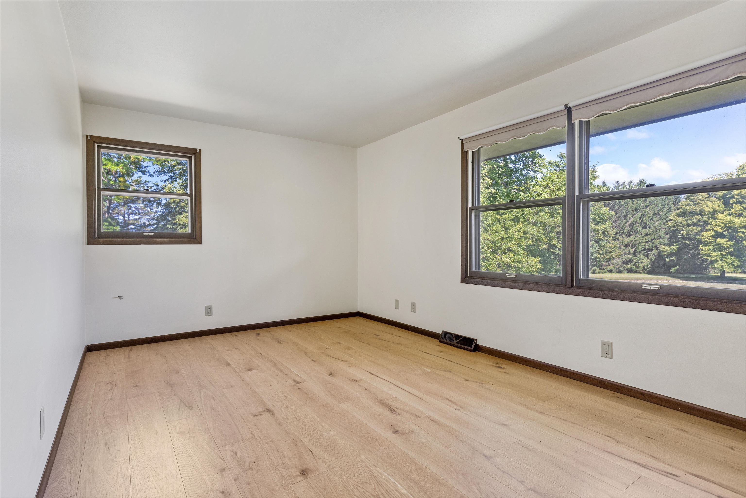 7660 Stephens Road Rockton, IL 61072 - Photo 15 of 34 an empty room with a window