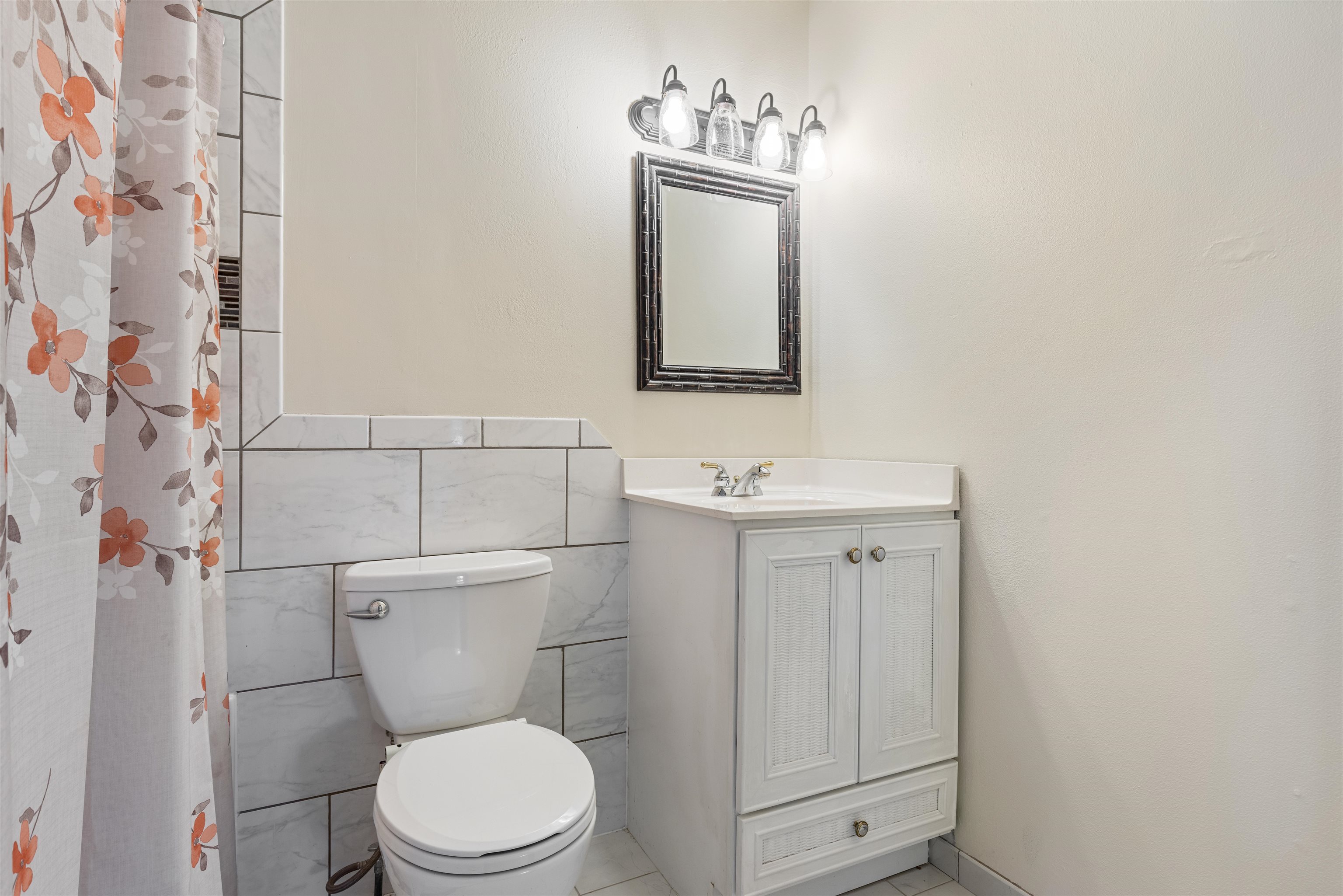 7660 Stephens Road Rockton, IL 61072 - Photo 16 of 34 a bathroom with a toilet a sink and mirror