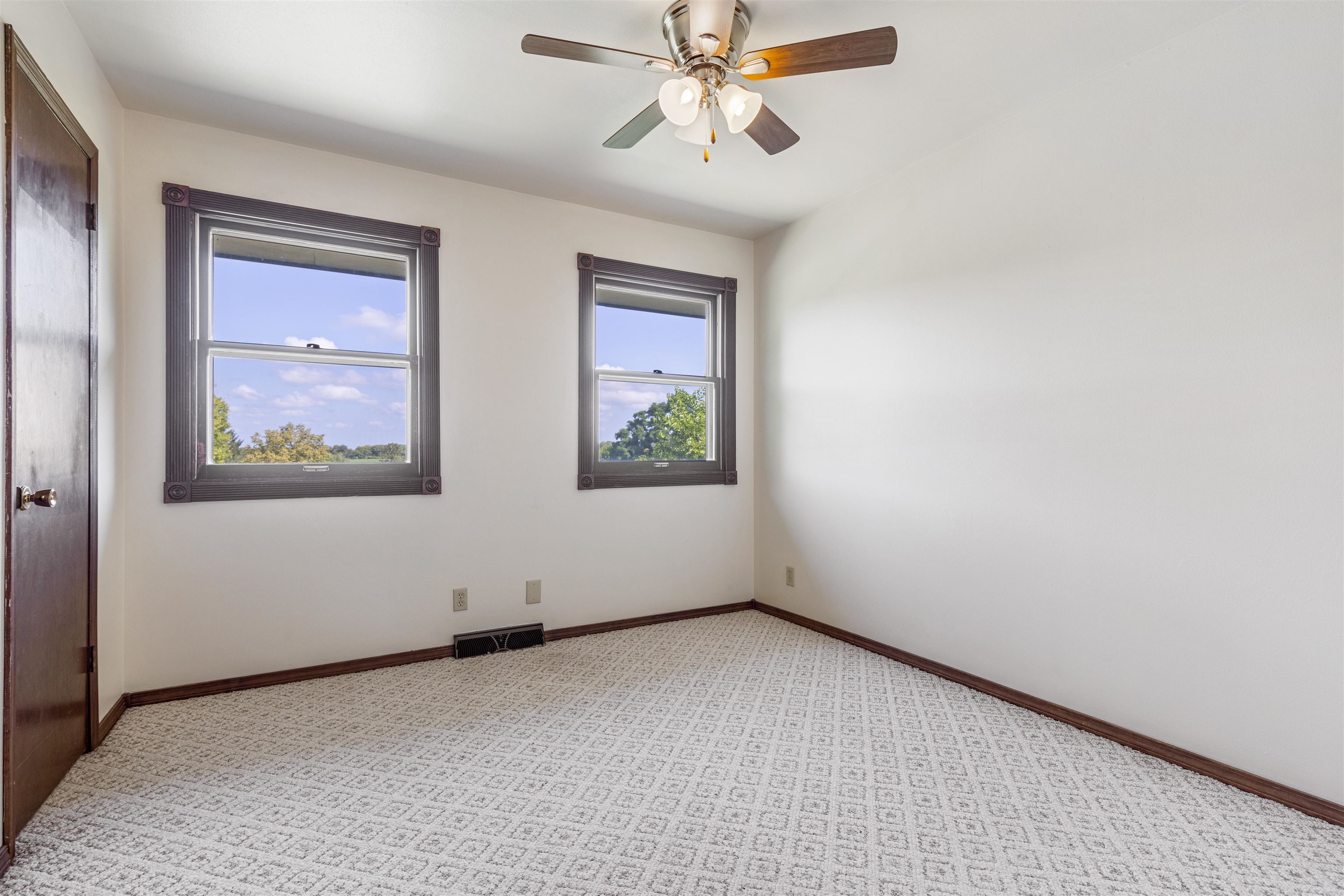 7660 Stephens Road Rockton, IL 61072 - Photo 19 of 34 an empty room with windows
