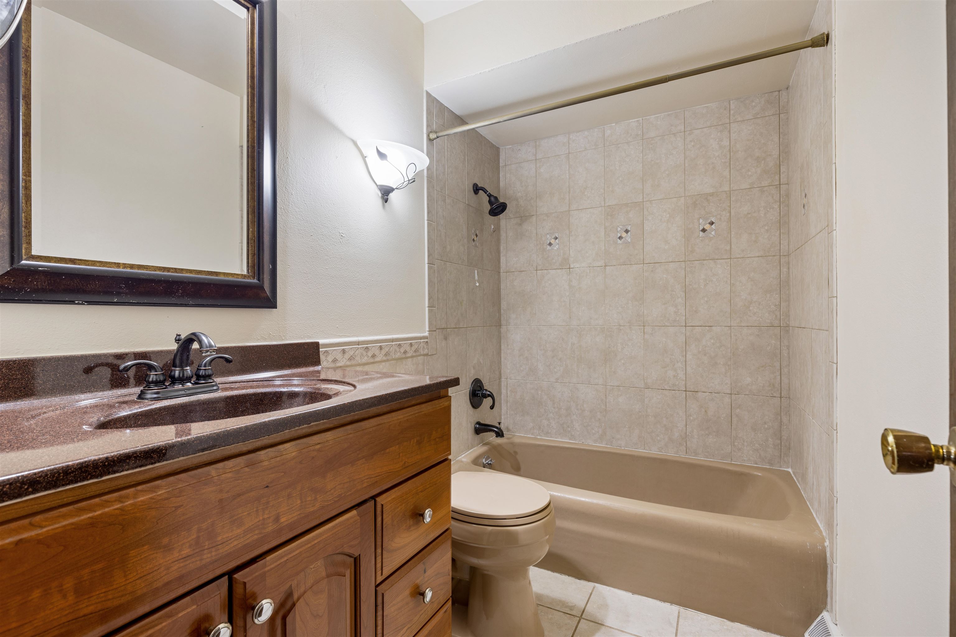 7660 Stephens Road Rockton, IL 61072 - Photo 21 of 34 a bathroom with a sink a toilet and shower