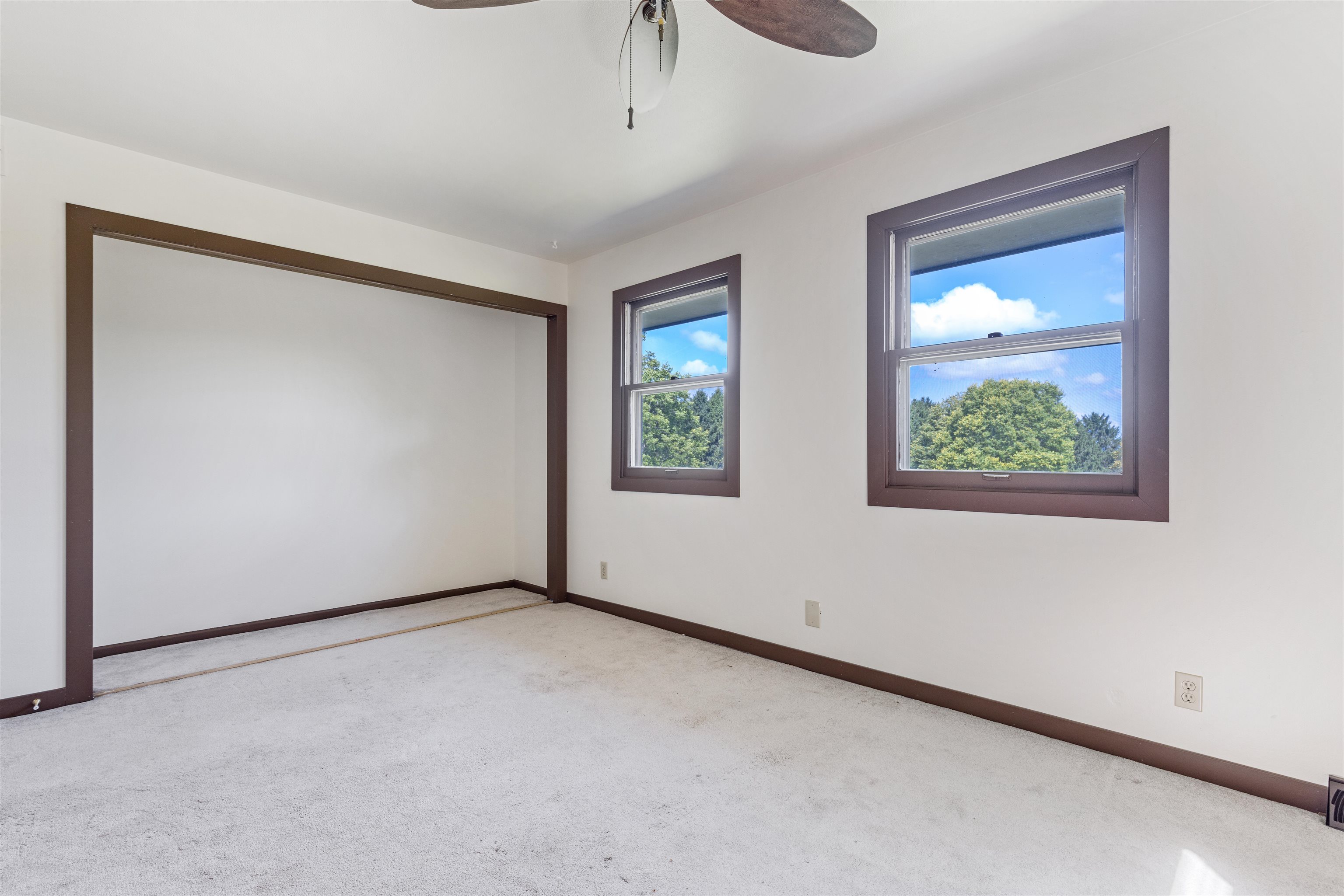 7660 Stephens Road Rockton, IL 61072 - Photo 23 of 34 an empty room with windows