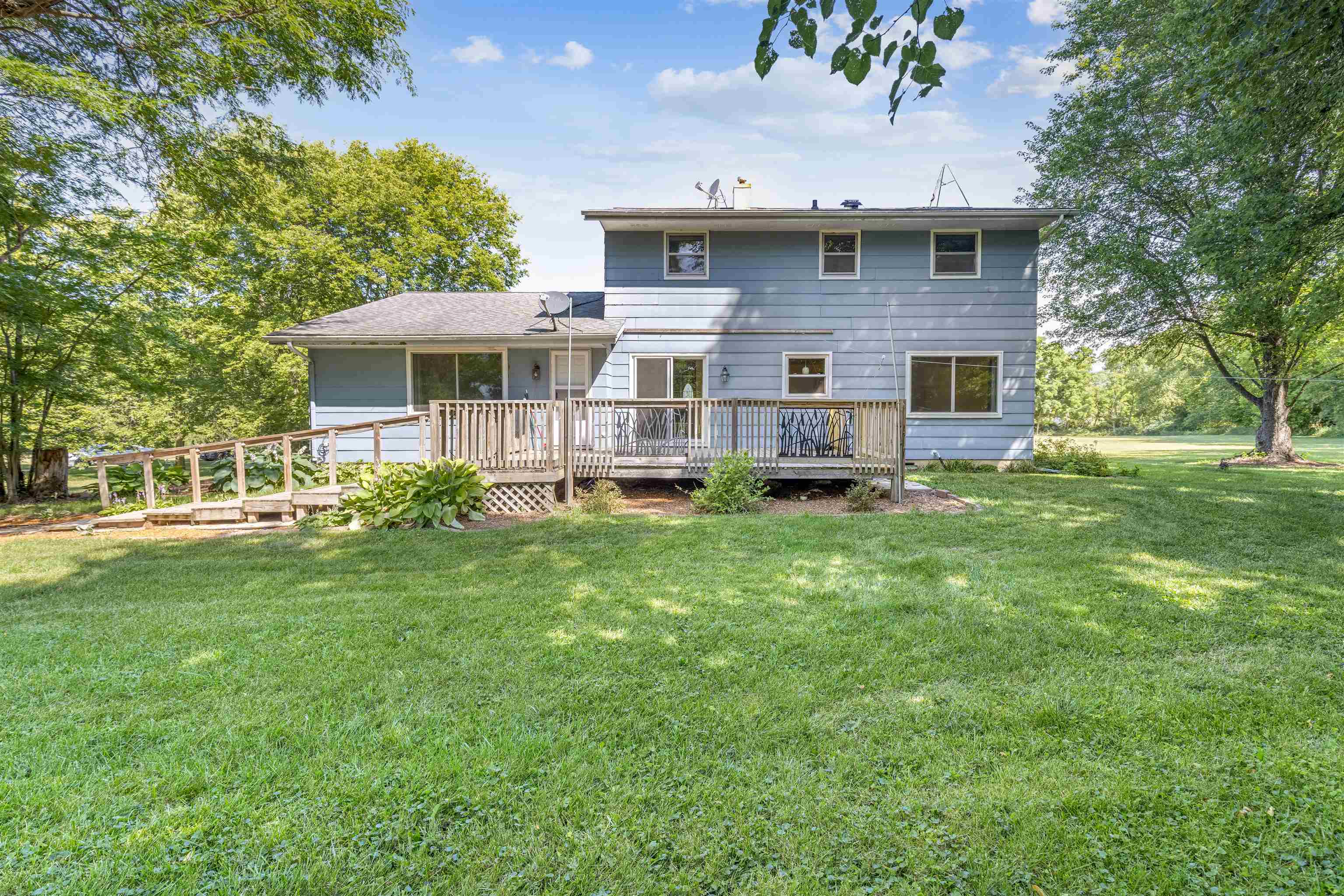7660 Stephens Road Rockton, IL 61072 - Photo 28 of 34 a front view of a house with a garden