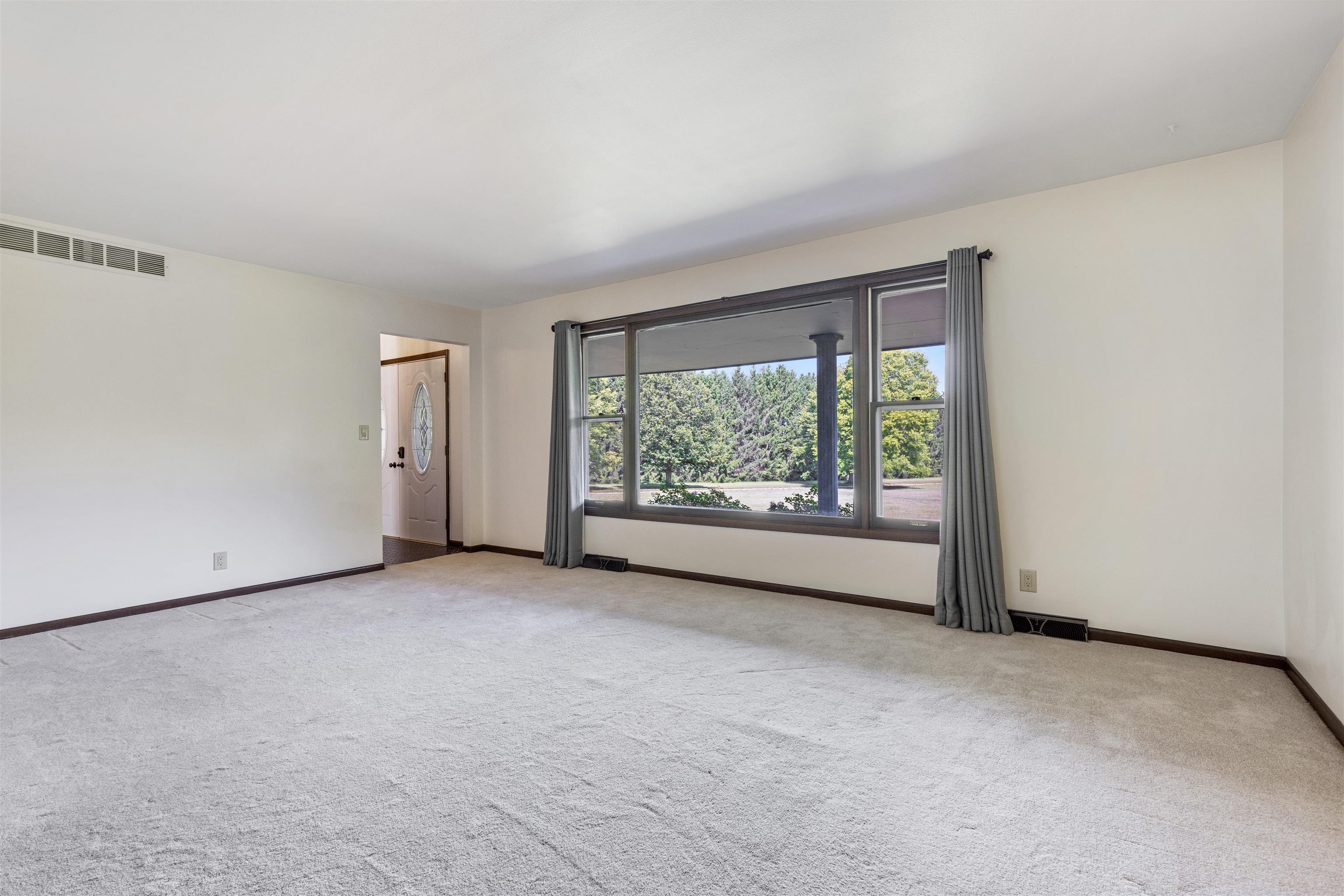 7660 Stephens Road Rockton, IL 61072 - Photo 5 of 34 an empty room with front door