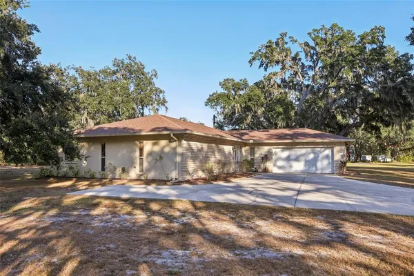 $2,700 | 5706 Durant Road, Dover, FL 33527