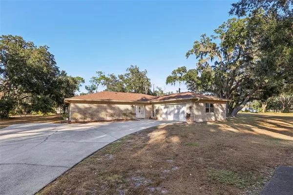 $2,700 | 5706 Durant Road, Dover, FL 33527