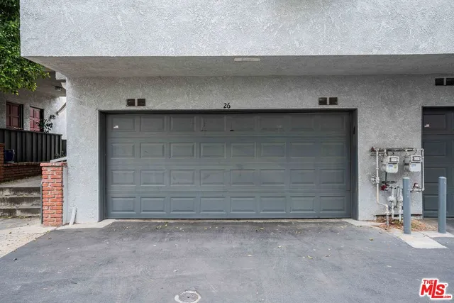 $4,500 | 18100 Burbank Boulevard, Unit 26, Tarzana, CA 91356