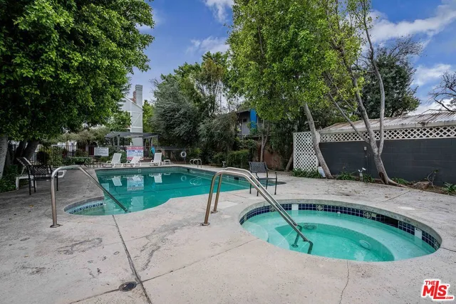 $4,500 | 18100 Burbank Boulevard, Unit 26, Tarzana, CA 91356