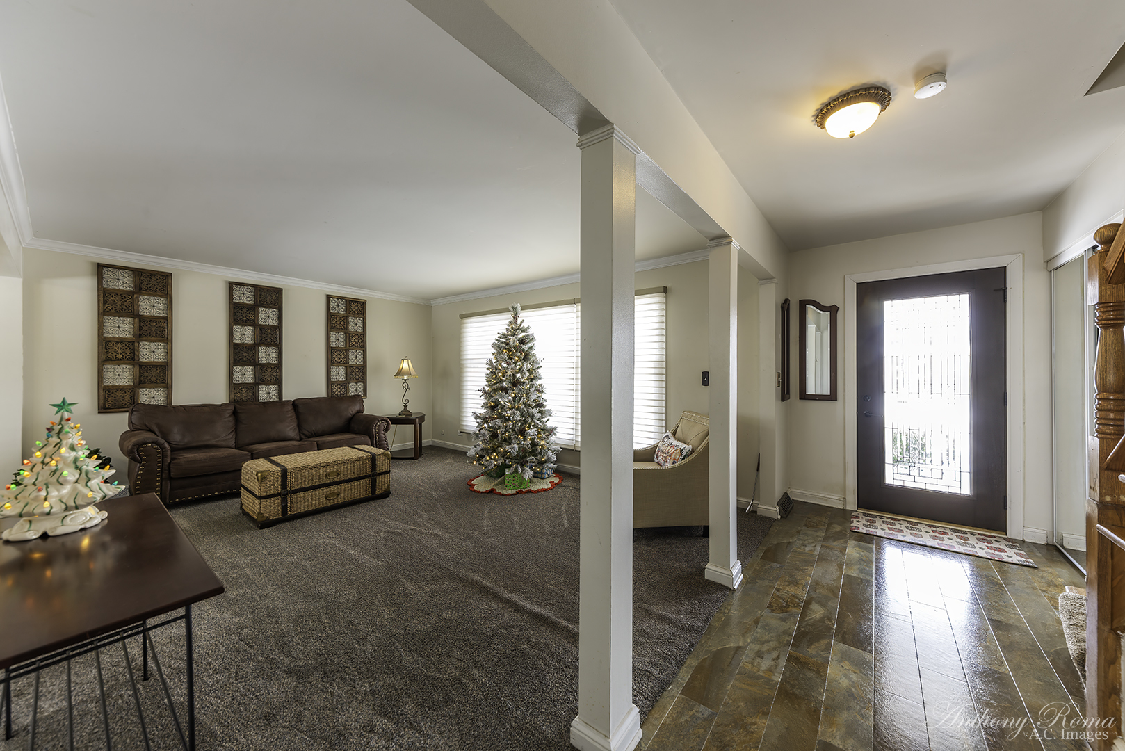533 Beck Road Lindenhurst, IL 60046 - Photo 5 of 19 a living room with furniture and a window