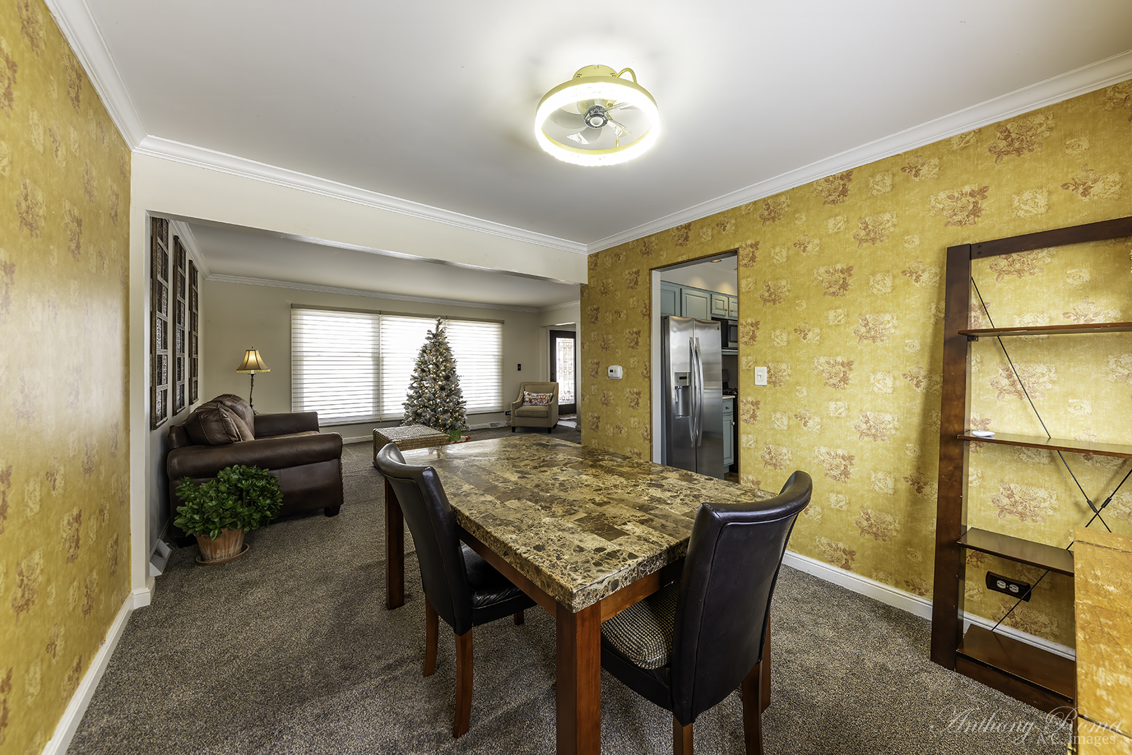 533 Beck Road Lindenhurst, IL 60046 - Photo 6 of 19 a dining room with a table and chairs