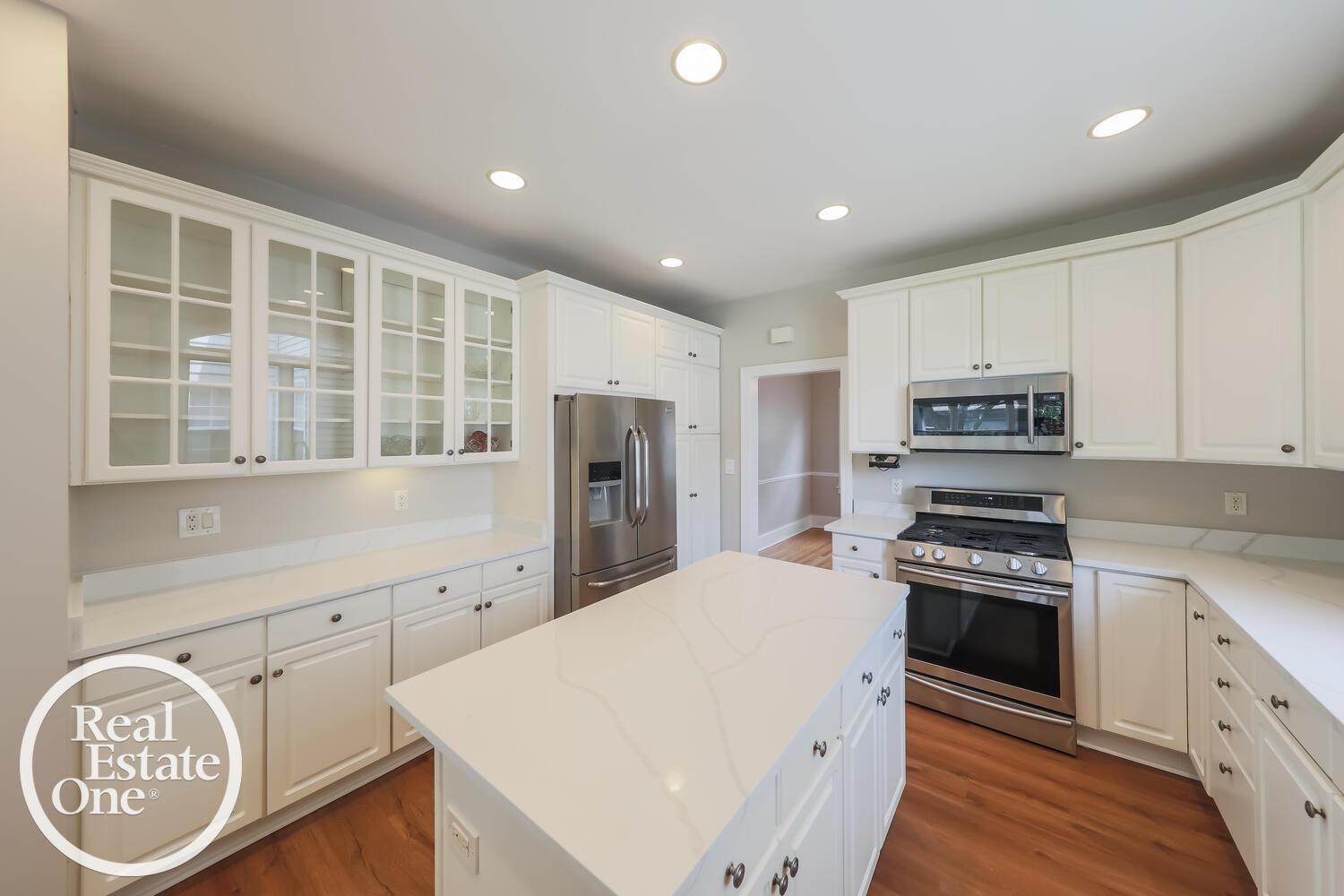 836 Lincoln Road Grosse Pointe, MI 48230 - Photo 10 of 39 50149905-e6400932-4462-4eb8-ba0b-6a1785af57d6.JPG