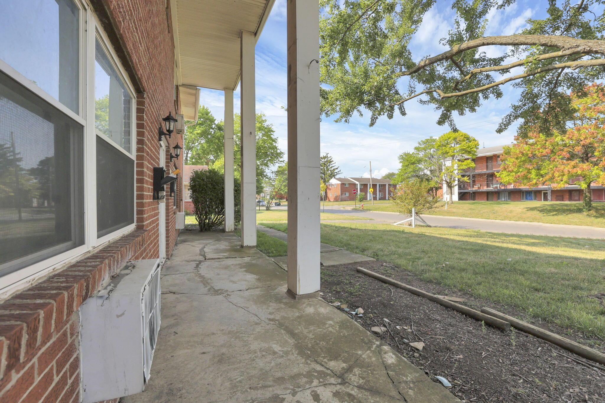 690 Kingsford Road Columbus, OH 43204 - Photo 5 of 80 8-web-or-mls-011A9648