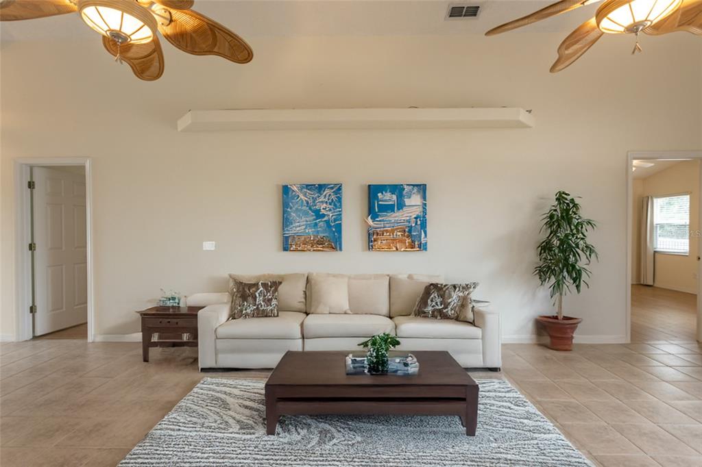 21 Comanche Court Palm Coast, FL 32137 - Photo 18 of 50 a living room with furniture and a potted plant