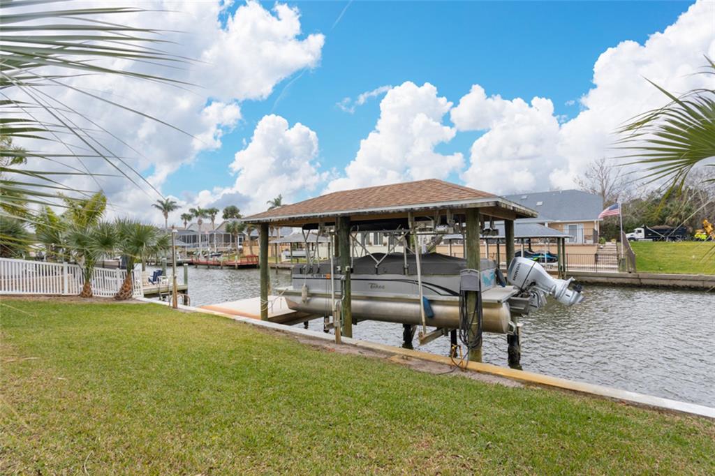 21 Comanche Court Palm Coast, FL 32137 - Photo 35 of 50 a view of a house with swimming pool and sitting area