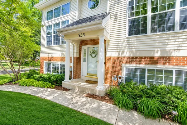 $399,900 | 733 Pheasant Trail, St. Charles, IL 60174