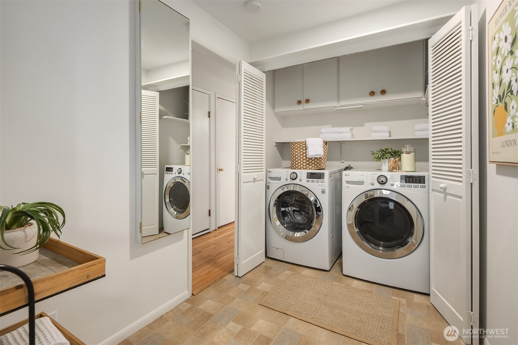 8818 22nd Avenue Southwest Seattle, WA 98106 - Photo 13 of 36
