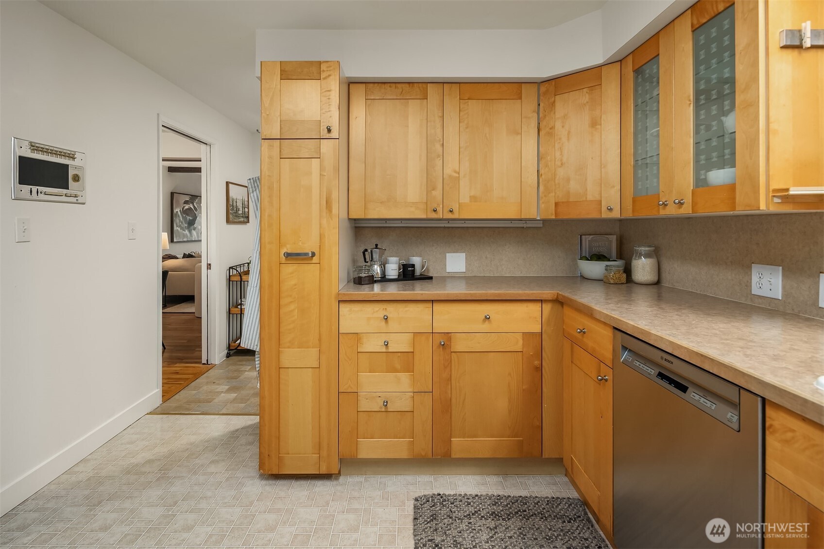 8818 22nd Avenue Southwest Seattle, WA 98106 - Photo 14 of 36