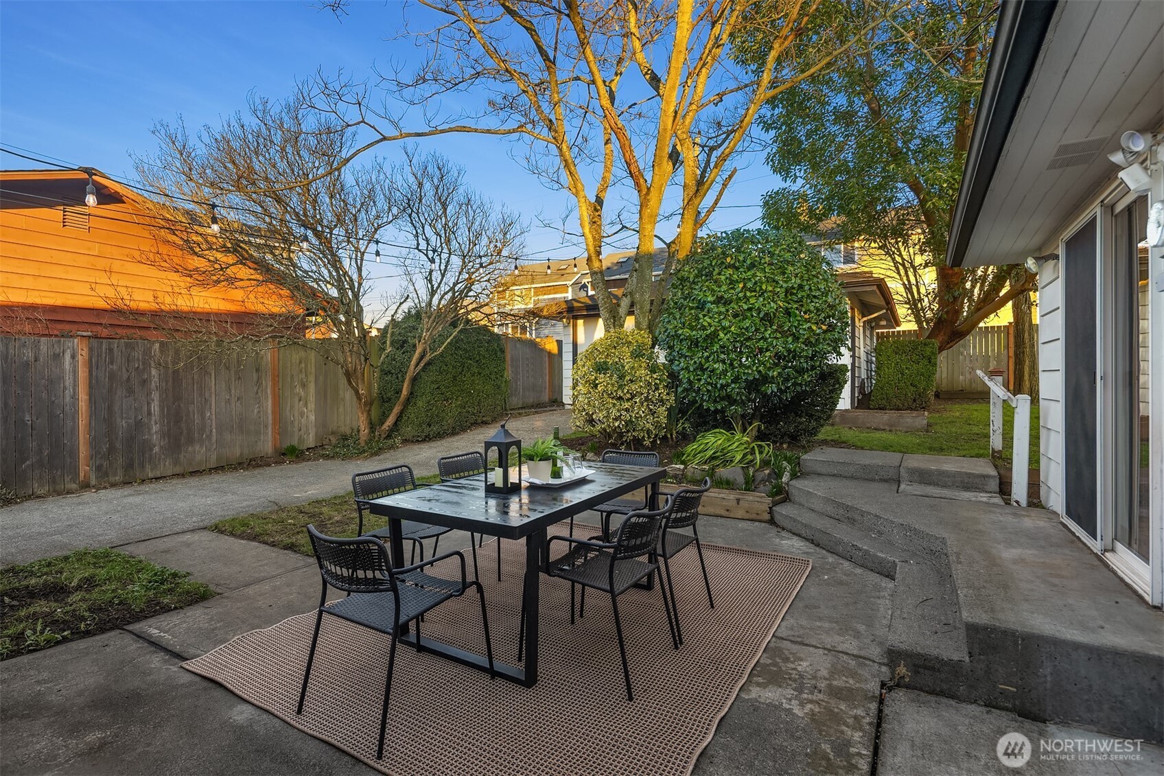 8818 22nd Avenue Southwest Seattle, WA 98106 - Photo 23 of 36