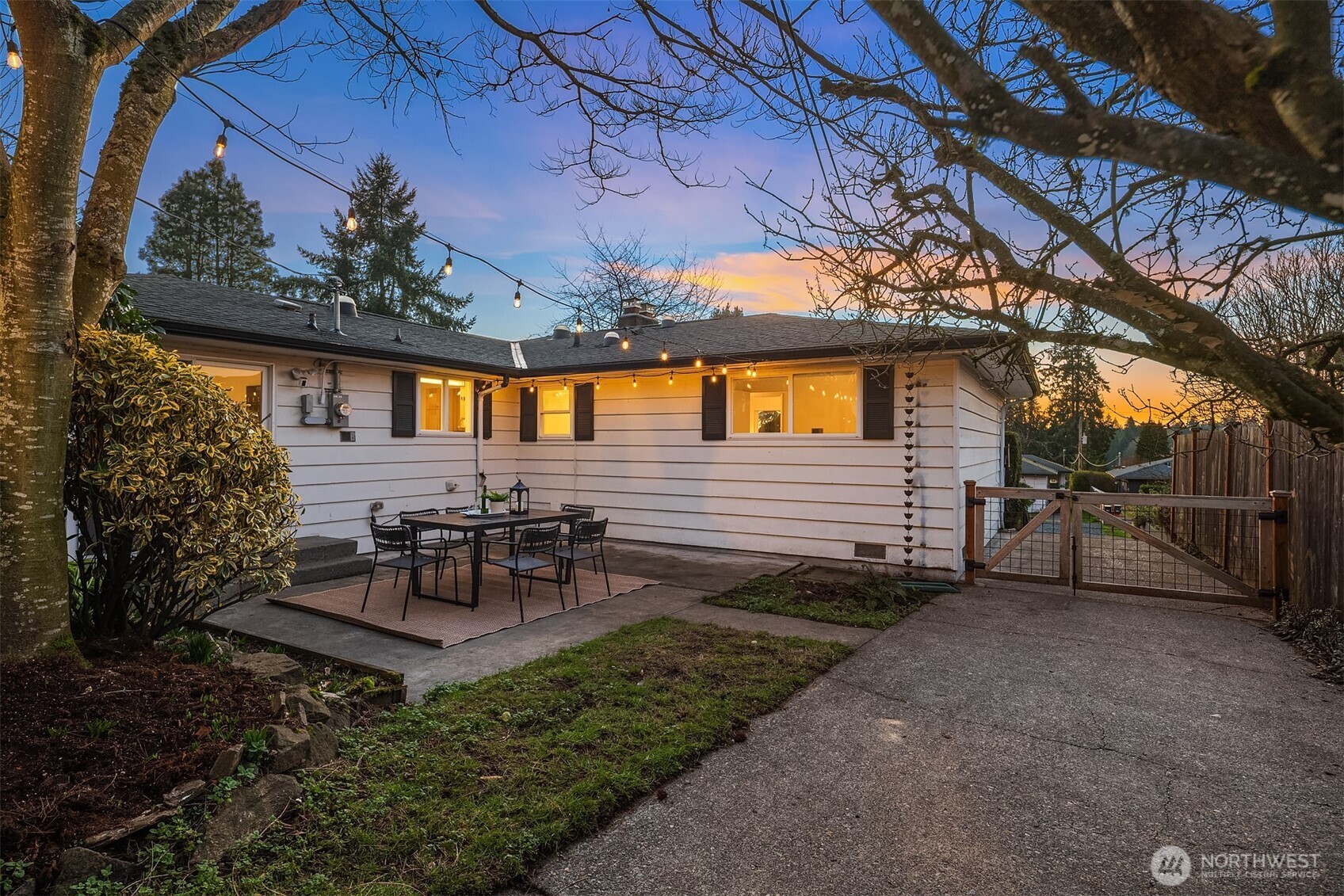 8818 22nd Avenue Southwest Seattle, WA 98106 - Photo 24 of 36