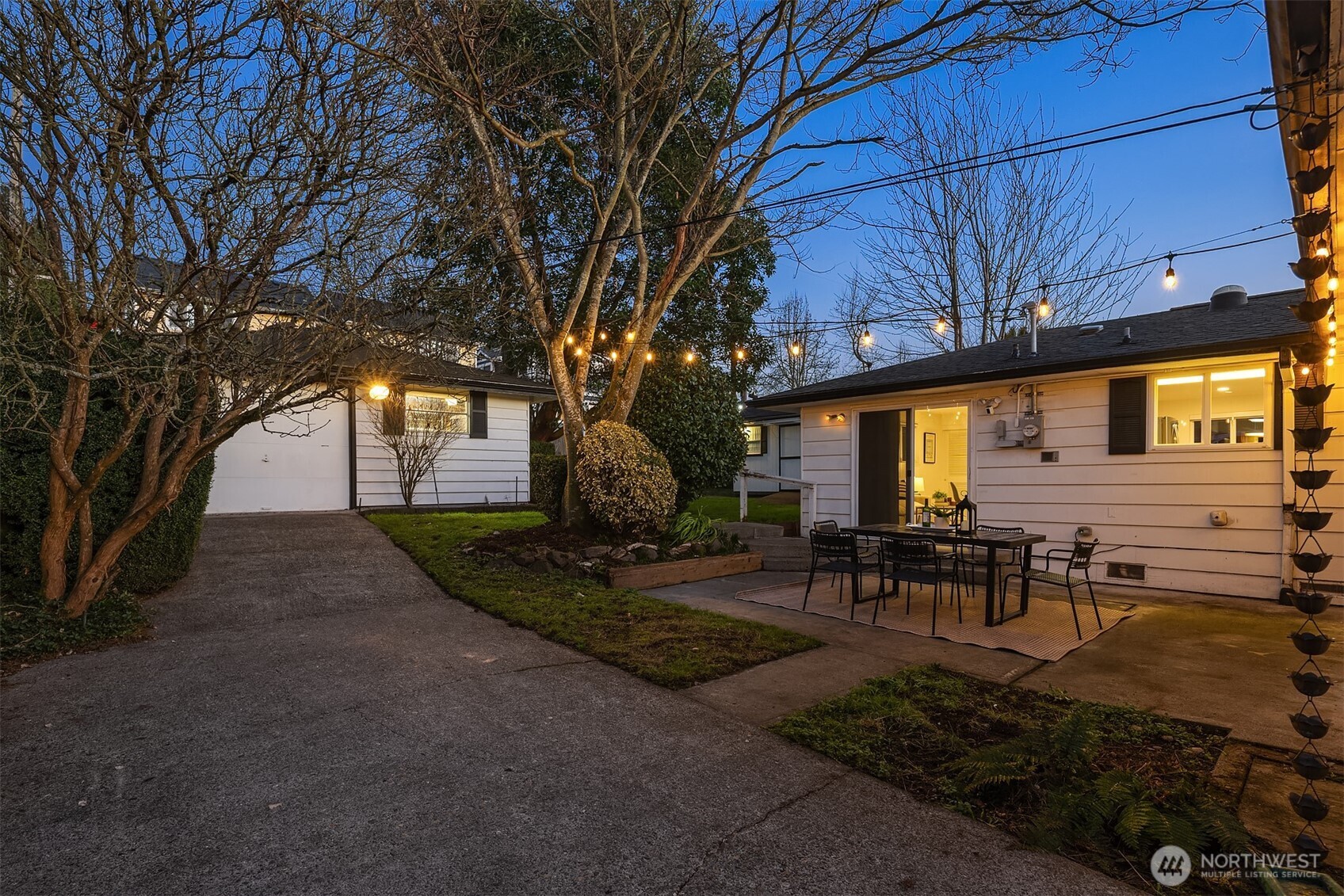 8818 22nd Avenue Southwest Seattle, WA 98106 - Photo 25 of 36