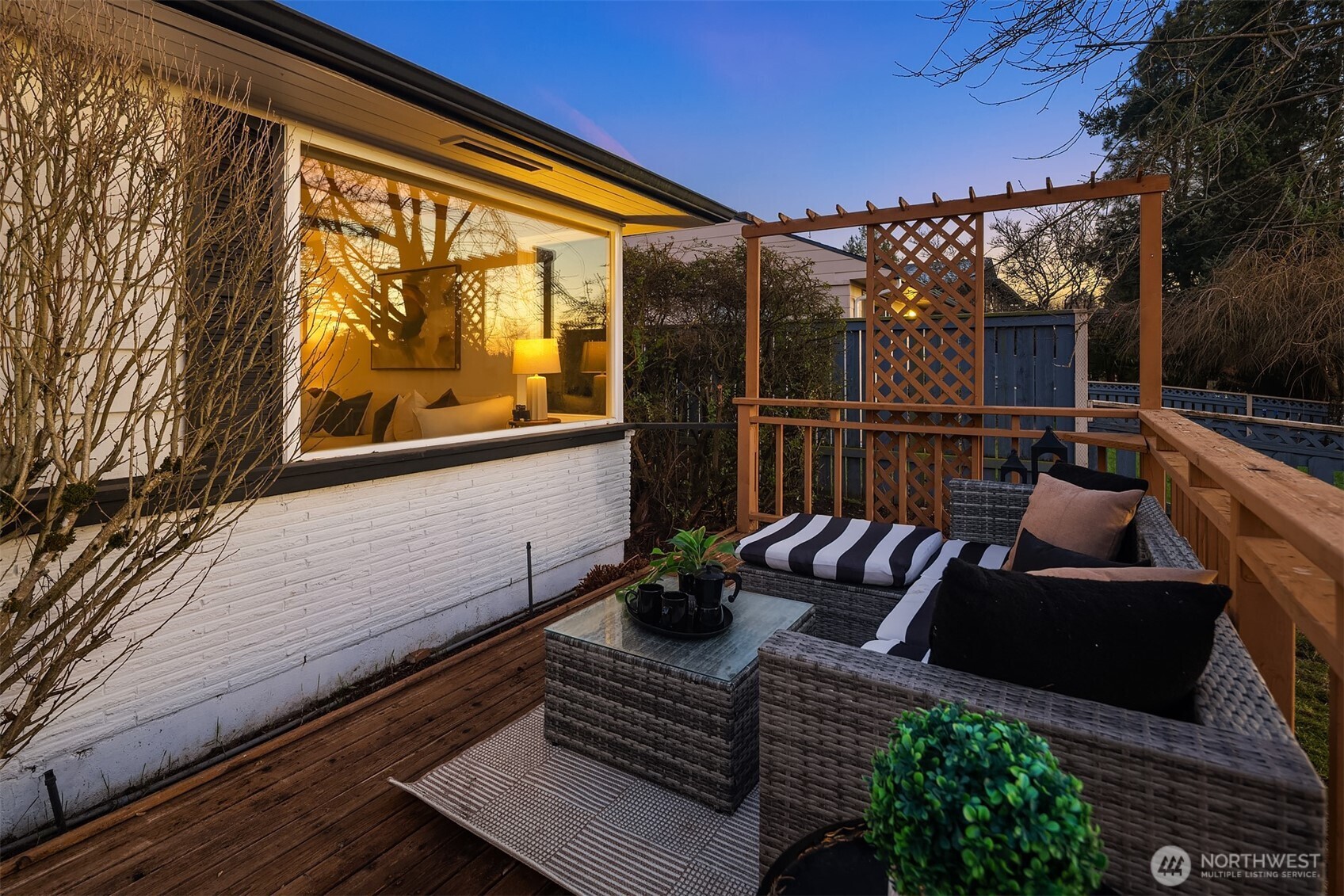8818 22nd Avenue Southwest Seattle, WA 98106 - Photo 30 of 36