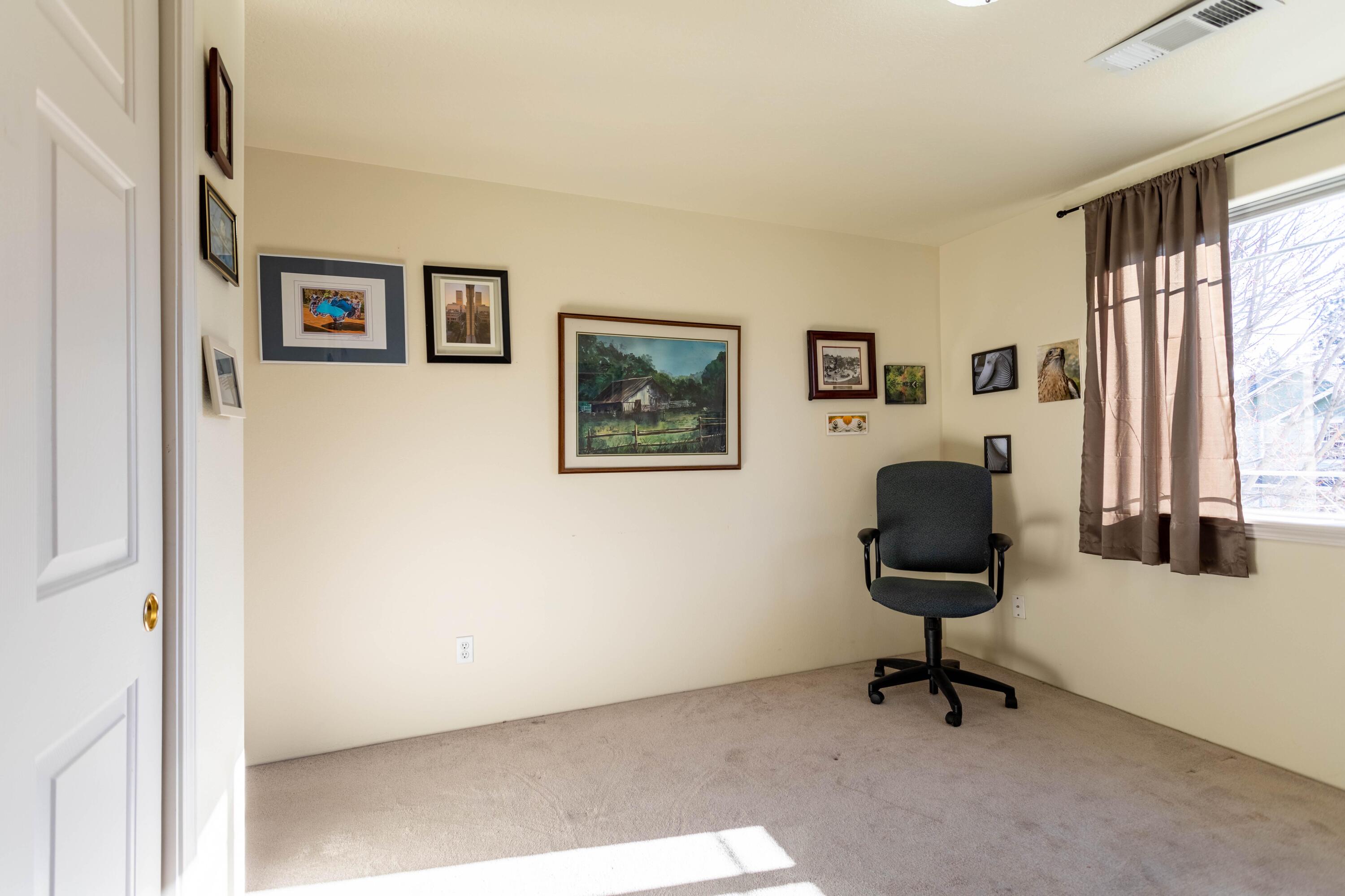 1012 Megan Lane Phoenix, OR 97535 - Photo 21 of 35 Floor 2 Bed 2