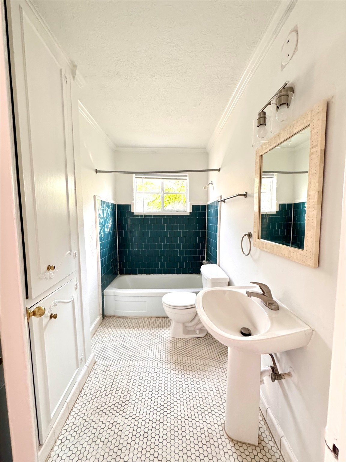 2646 Persa Street, Unit 1 Houston, TX 77098 - Photo 9 of 14 a bathroom with a sink toilet and shower