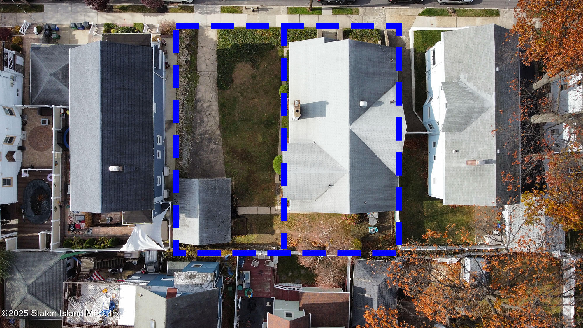 153 Clinton B Fiske Avenue Staten Island, NY 10314 - Photo 4 of 7 a street view of street