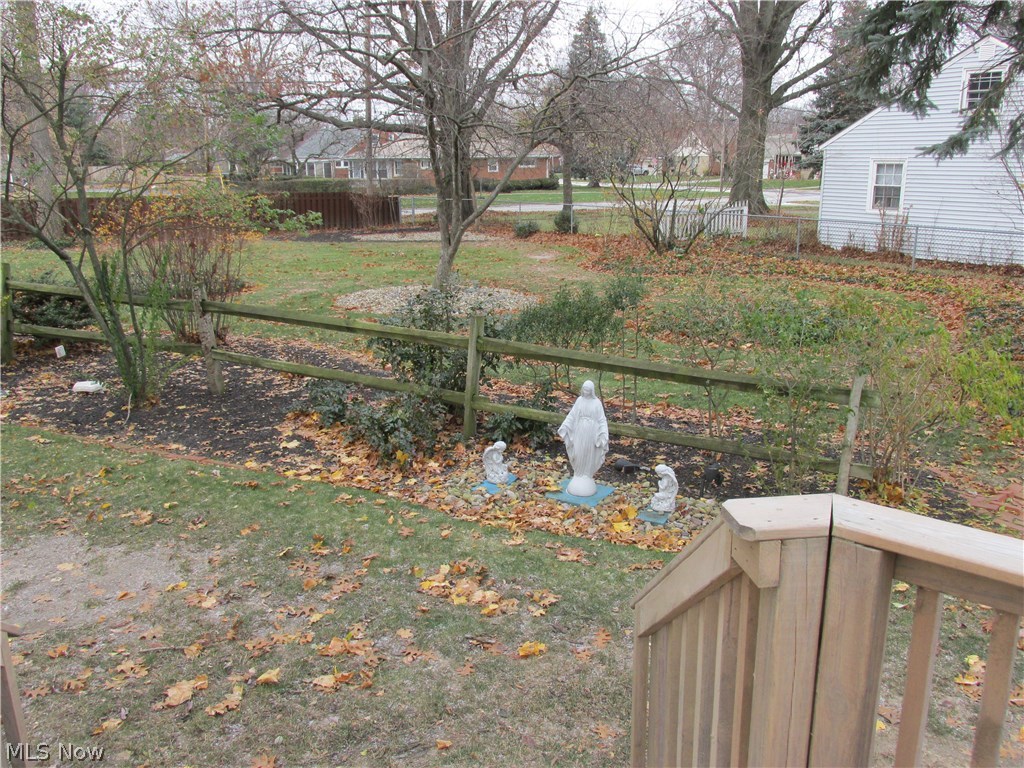 20896 Mastick Road Cleveland, OH 44126 - Photo 32 of 35