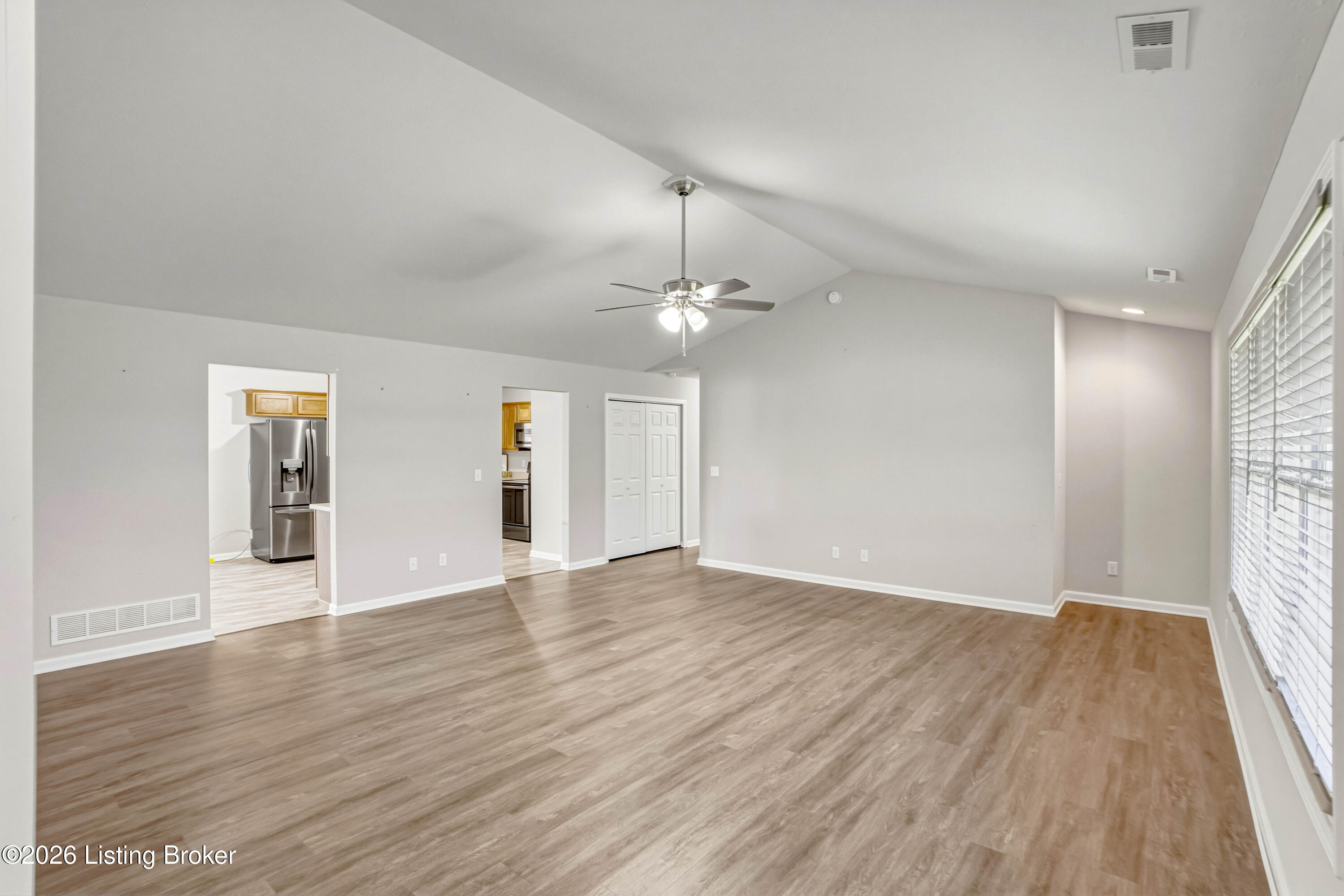 722 Cameron Ridge Road Shepherdsville, KY 40165 - Photo 8 of 36 Living-Room-Vaulted-Ceiling