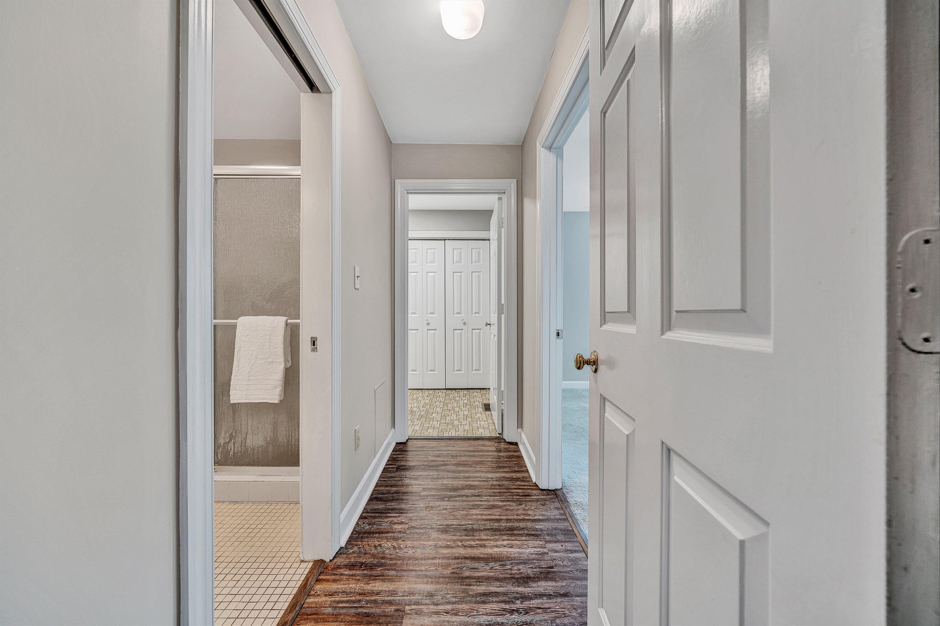 2537 South Clearing Road Salem, VA 24153 - Photo 19 of 30 Hallway