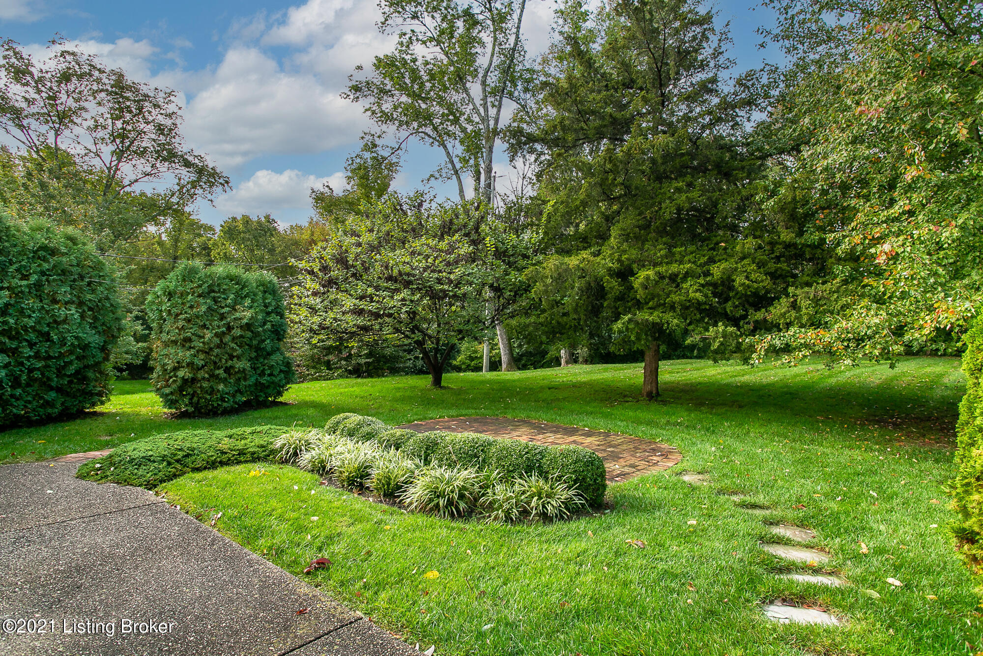 210 Sequoya Road Louisville, KY 40207 - Photo 64 of 68 210 Sequoya Rd-61