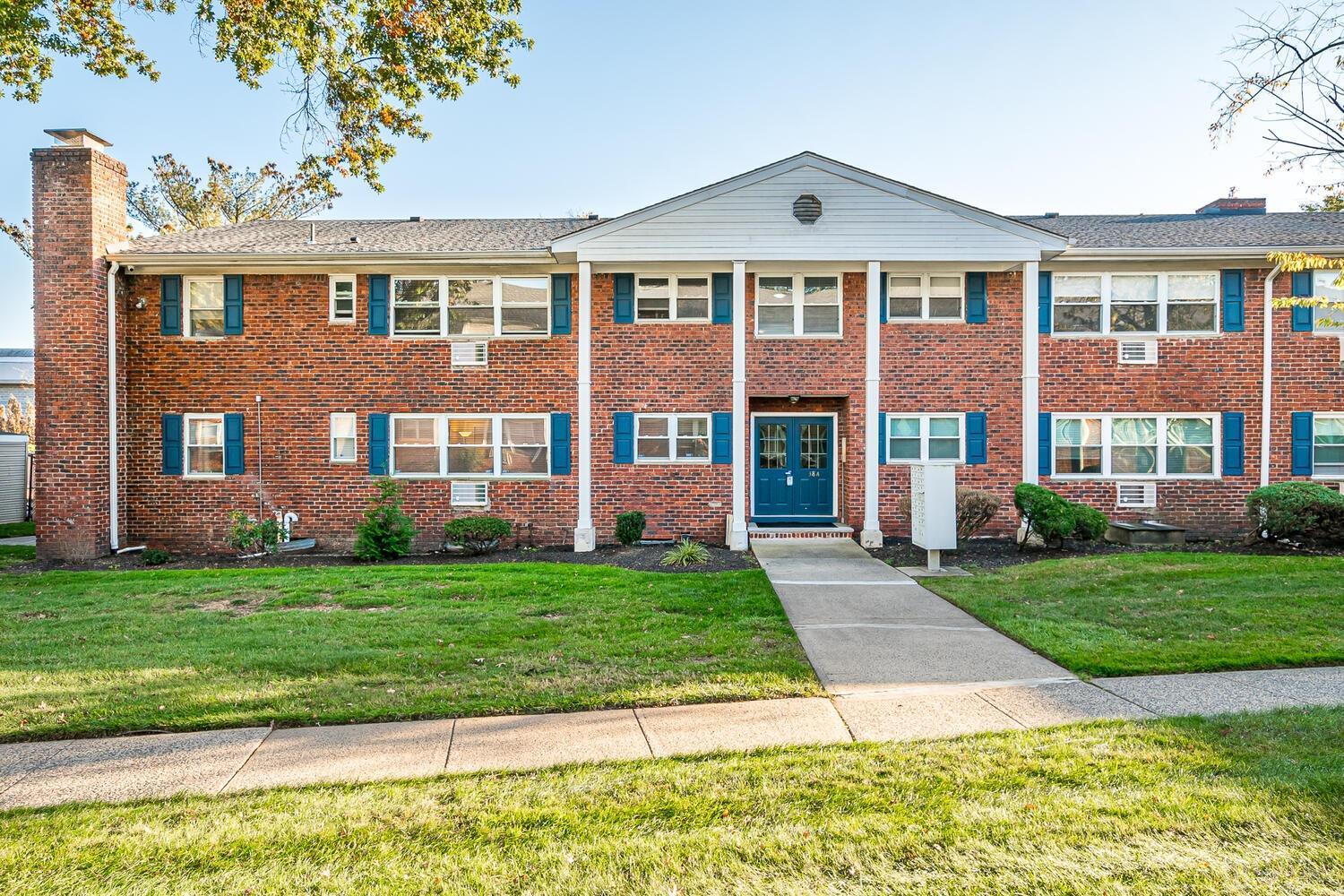 A Woodedge Avenue, Unit 4, Edison, NJ 08817 Compass