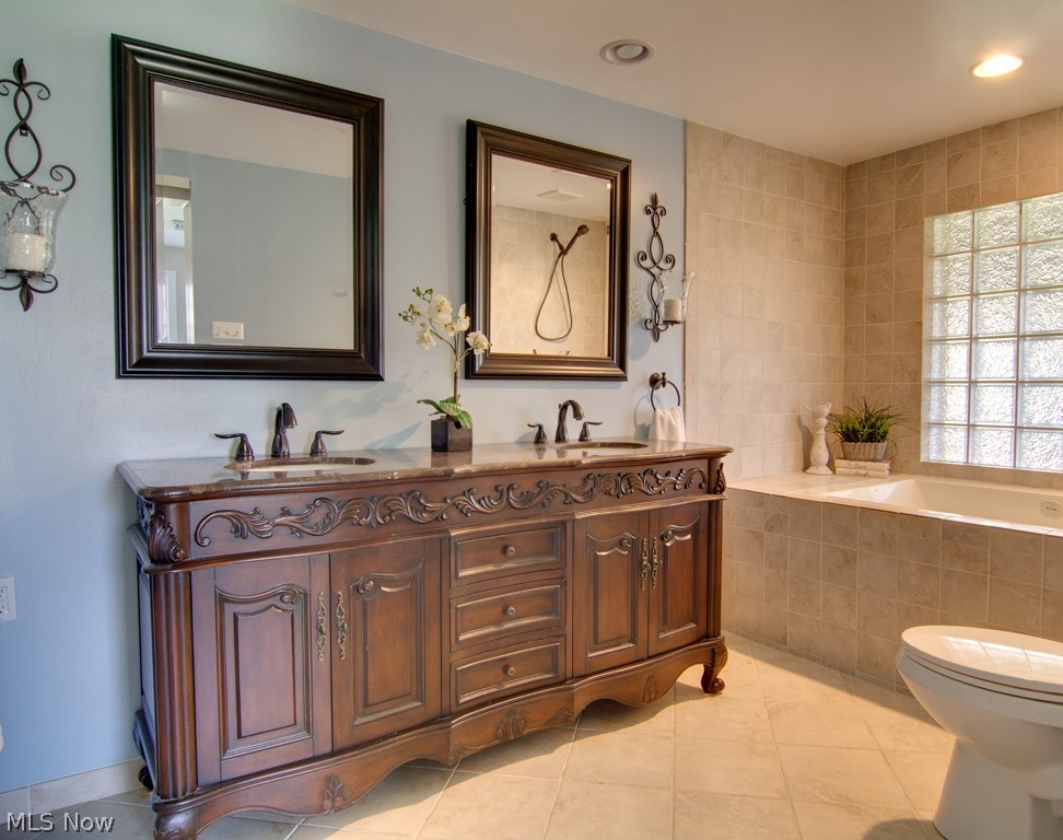 3152 Mayfair Road Akron, OH 44312 - Photo 17 of 31 Master bathroom with deep soaker tub.