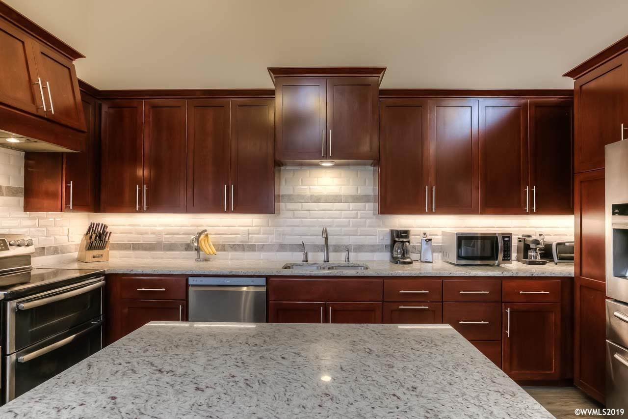 1621 Southwest Filbert Lane Dallas, OR 97338 - Photo 13 of 34 Gallery Image 13