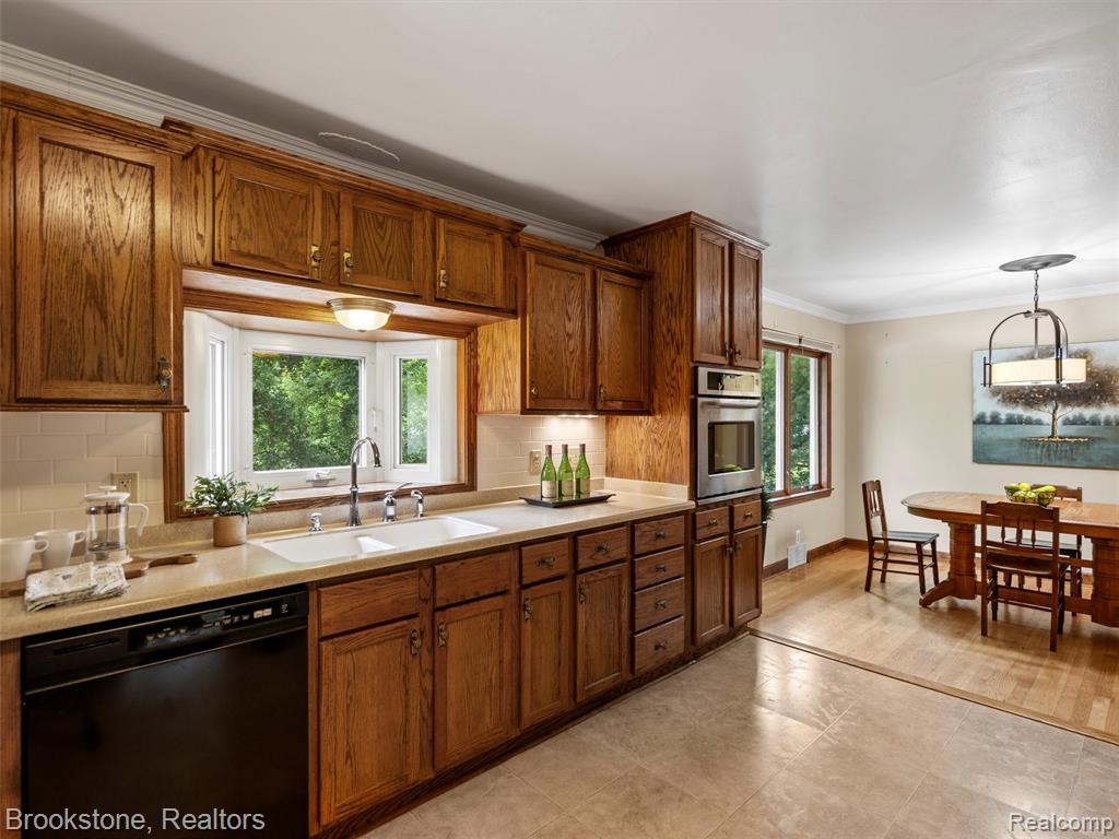2830 Harrington Road Rochester Hills, MI 48307 - Photo 11 of 38