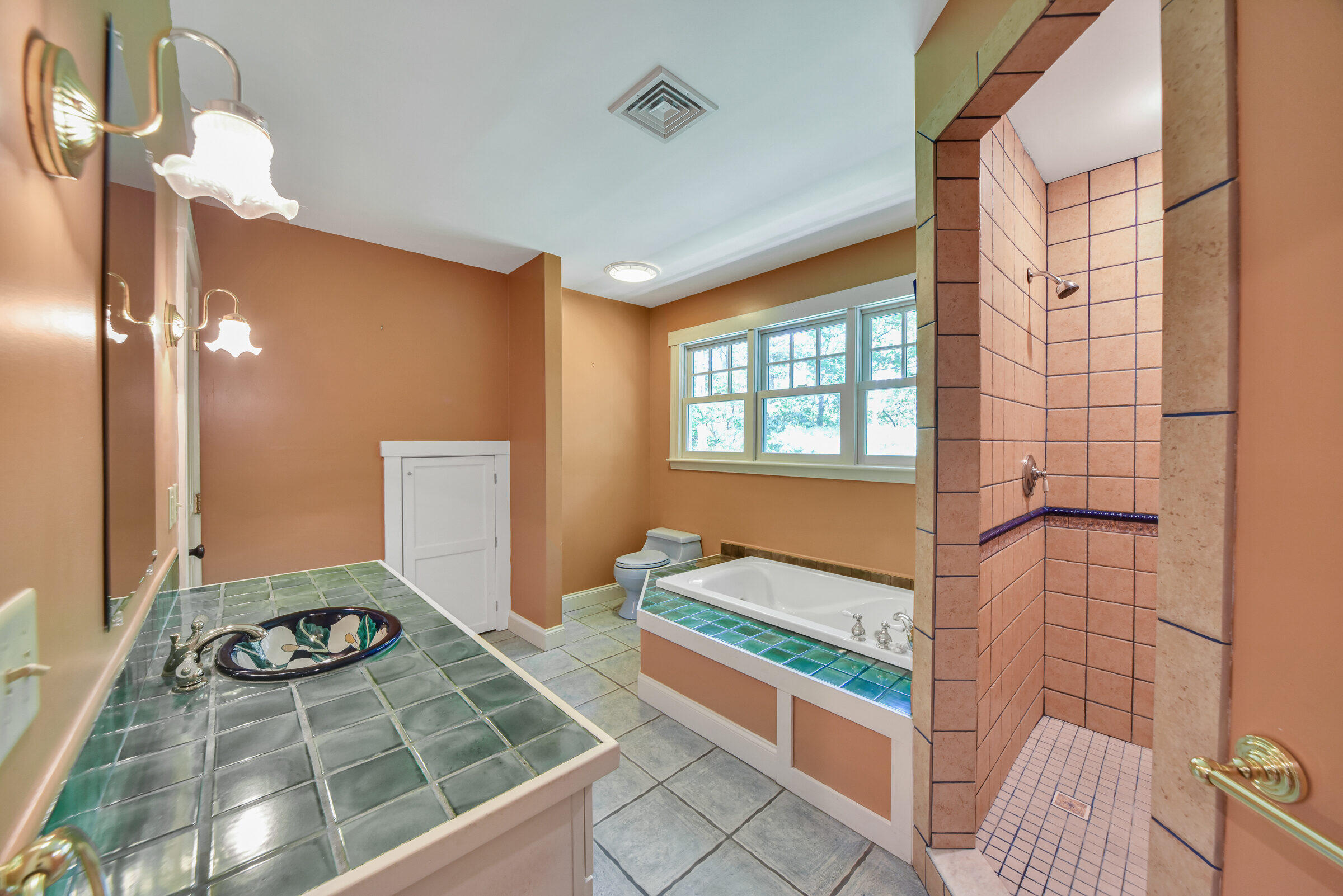 8 Spruce Point Road Kittery, ME 03904 - Photo 51 of 74 8 Spruce Point Rd Kittery Upstairs Bathr