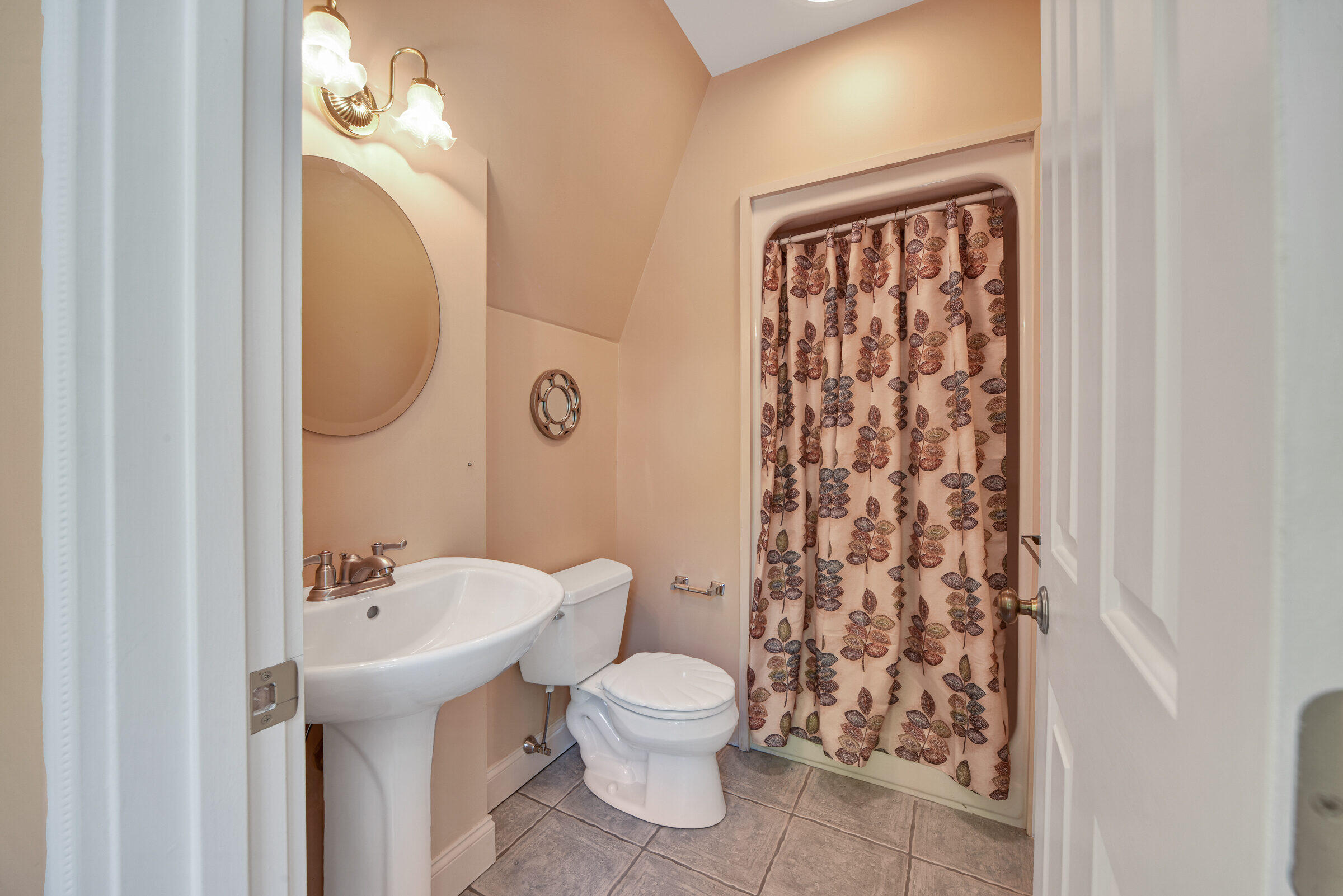 8 Spruce Point Road Kittery, ME 03904 - Photo 54 of 74 8 Spruce Point Rd Kittery Upstairs Bathr