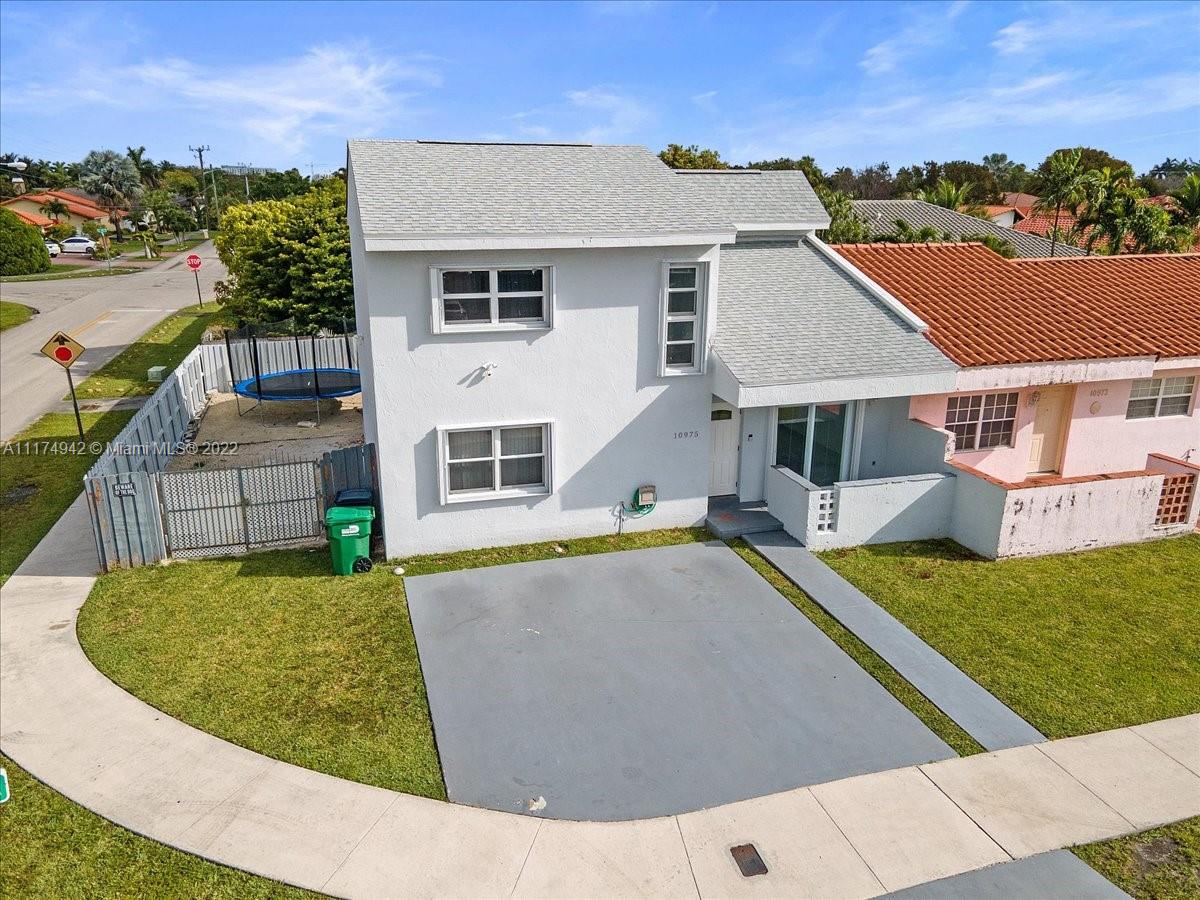 10975 Southwest 38th Terrace Miami, FL 33165 - Photo 2 of 21