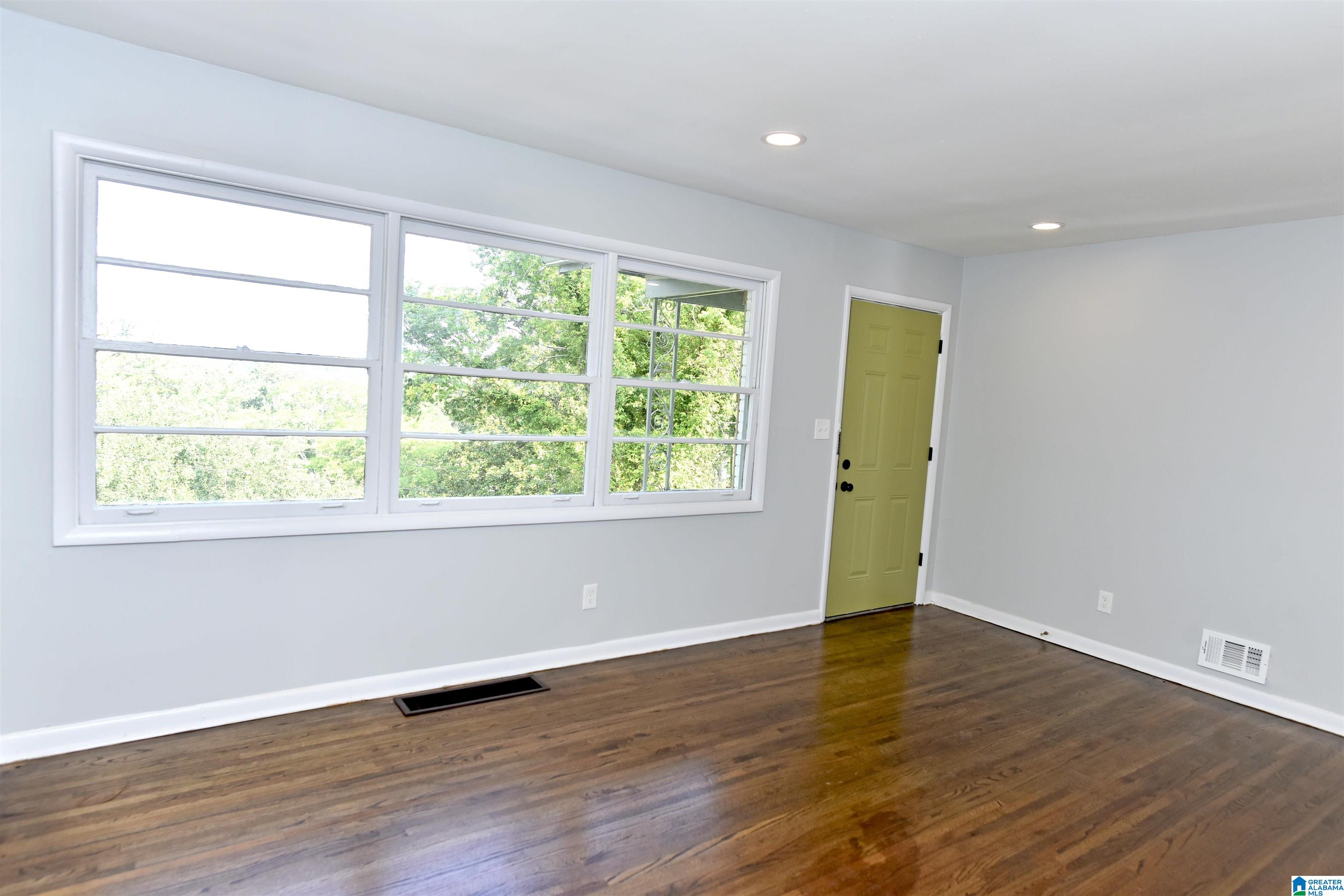 5244 Duke Avenue Birmingham, AL 35210 - Photo 10 of 36