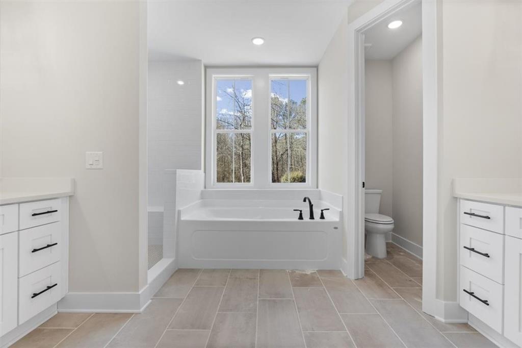 14 Everwood Court Rome, GA 30161 - Photo 30 of 54 a spacious bathroom with a bathtub and a toilet