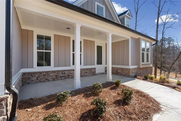 a view of entryway front of house