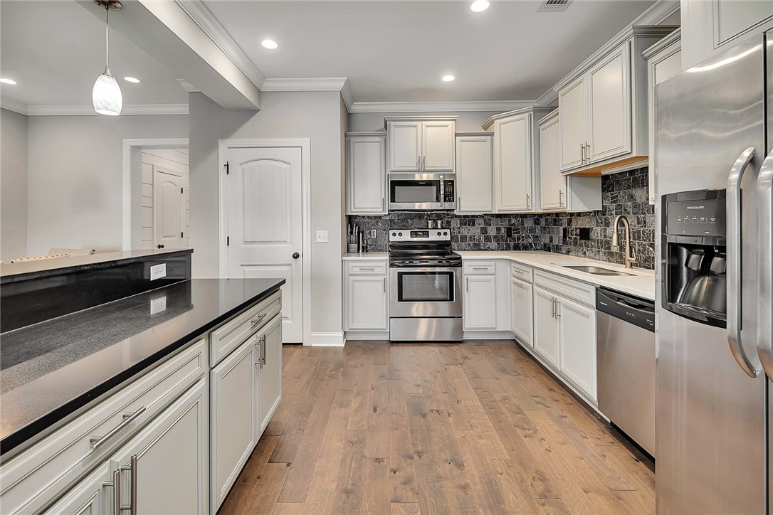 505 Mariners Circle St. Simons Island, GA 31522 - Photo 7 of 37